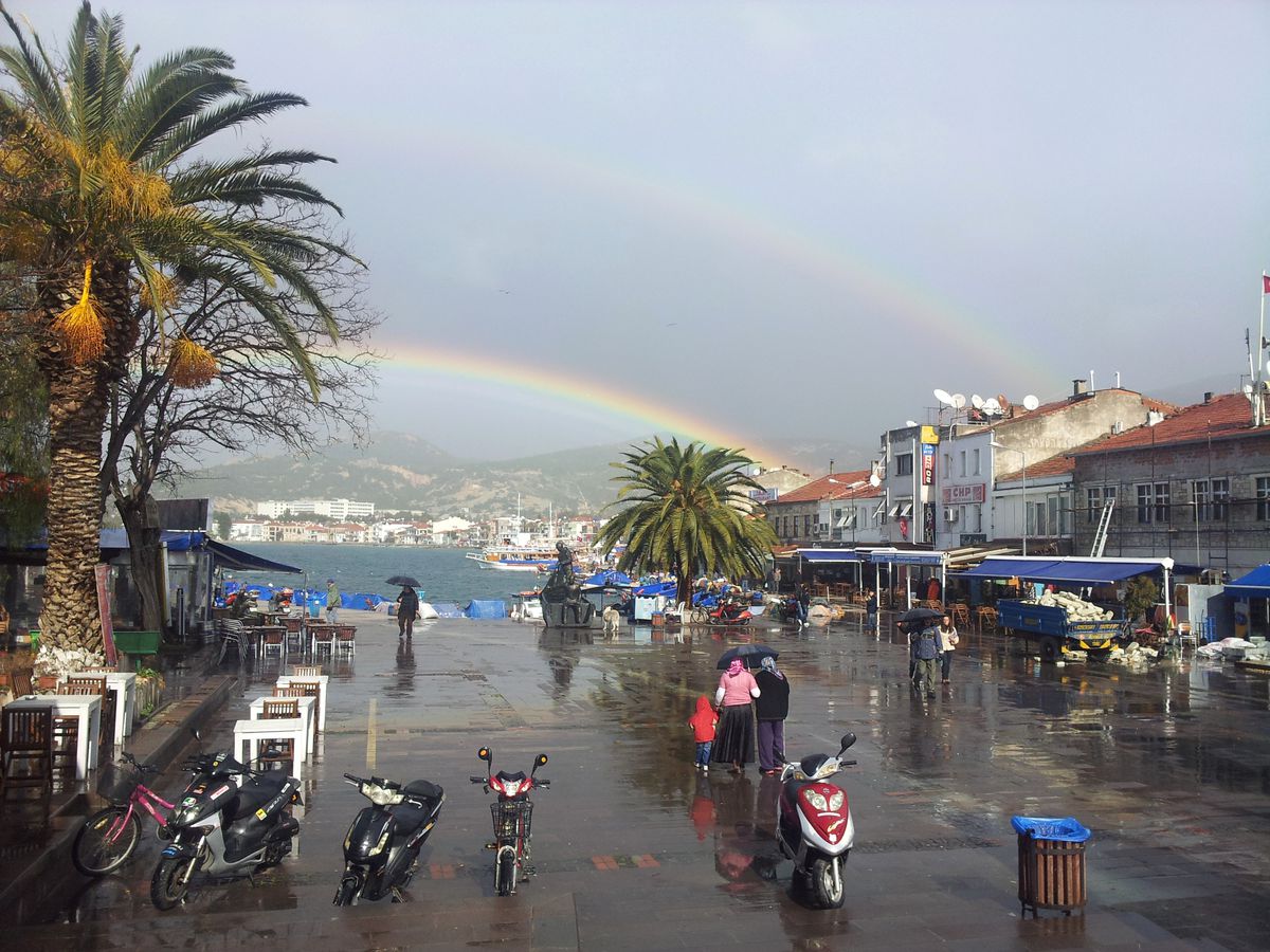 Foça'da Çift Gökkuşağı Göz Kamaştırdı