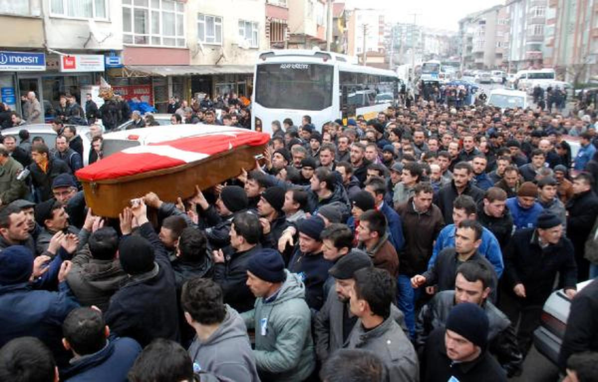 Göçükte Ölen Madenci Toprağa Verildi