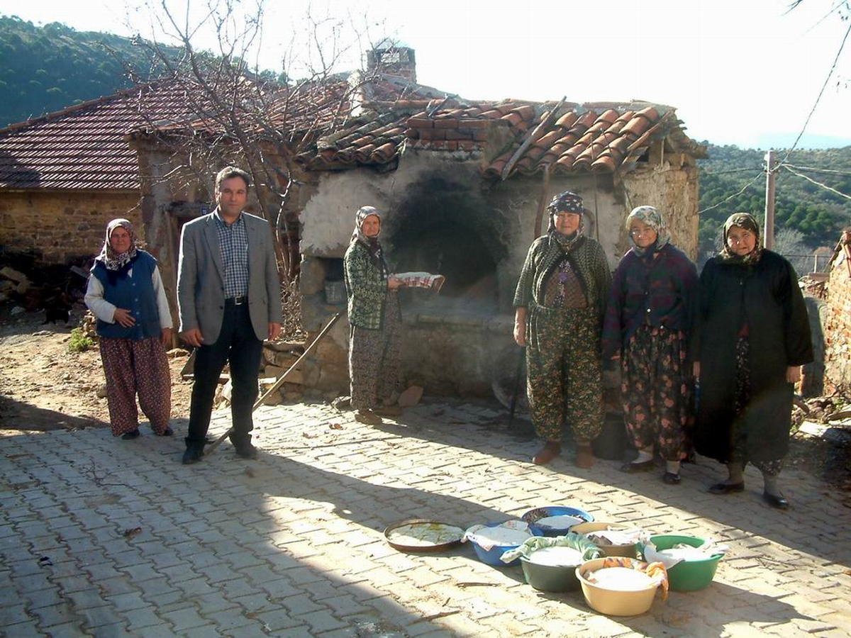 Gömeç\'te Ev Ekmeği Seviliyor