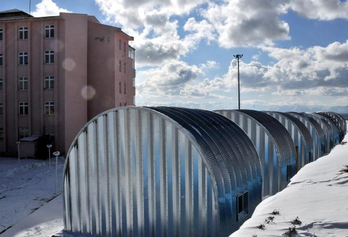 İsrail\'den Depremzede Öğrencilere 50 Prefabrik Konut