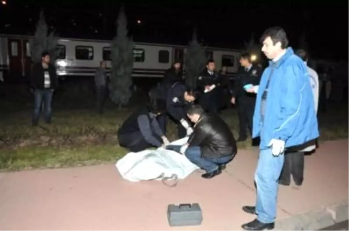 İzmit\'te Tren Kazası: 2 Ölü