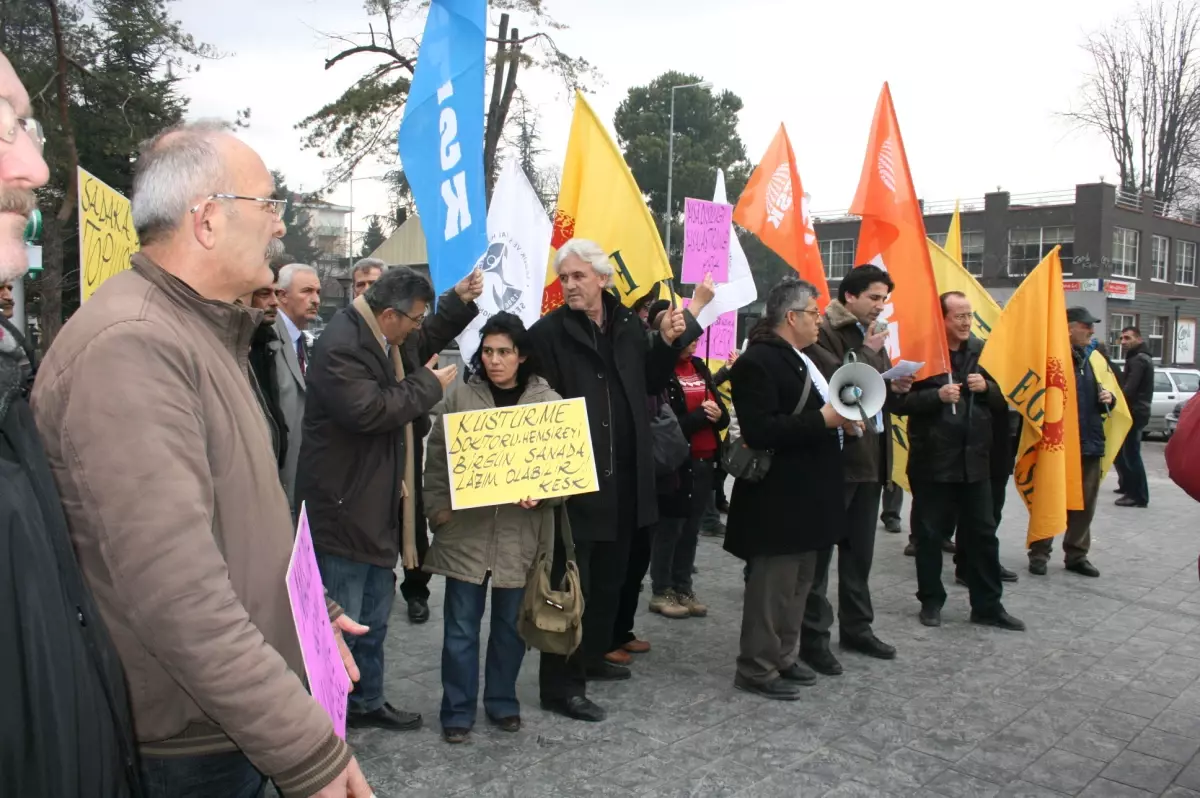 Kamu Çalışanları, Sendika Yasa Tasarısını Protesto Etti