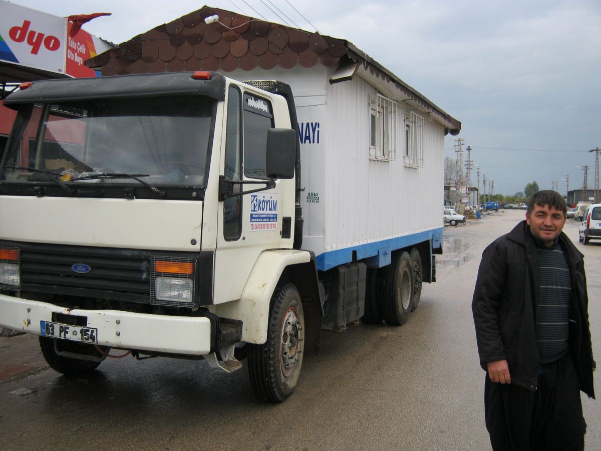 Kamyon Ev Görenleri Şaşırtıyor