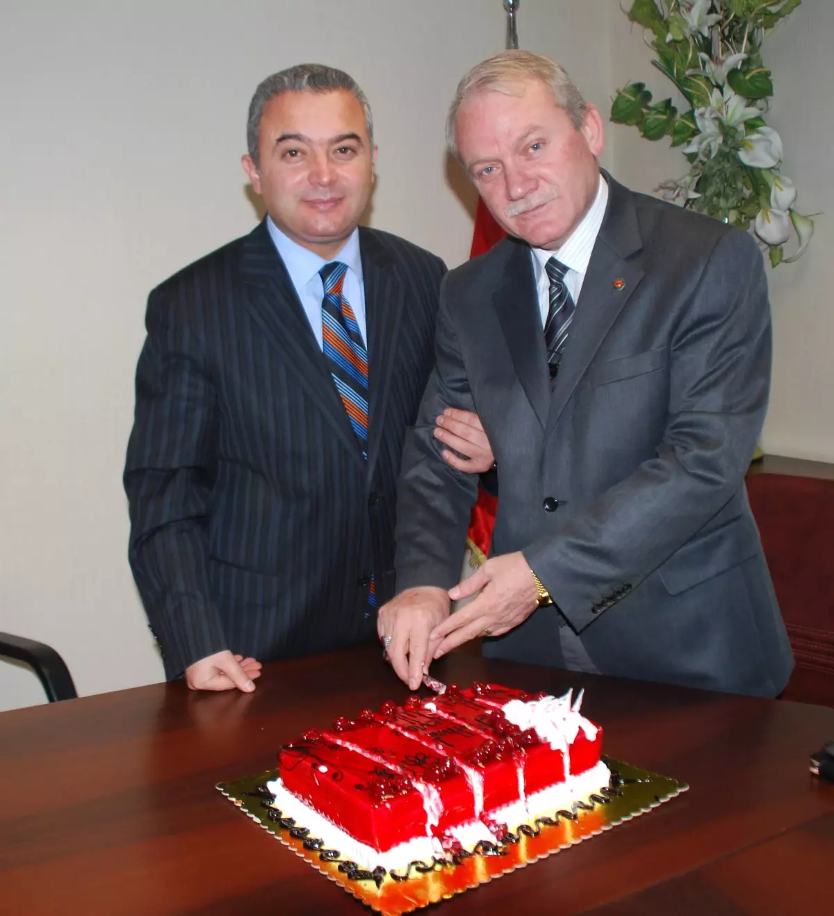 Kaymakam Uğur Turan\'dan Süpriz Doğum Günü Kutlaması