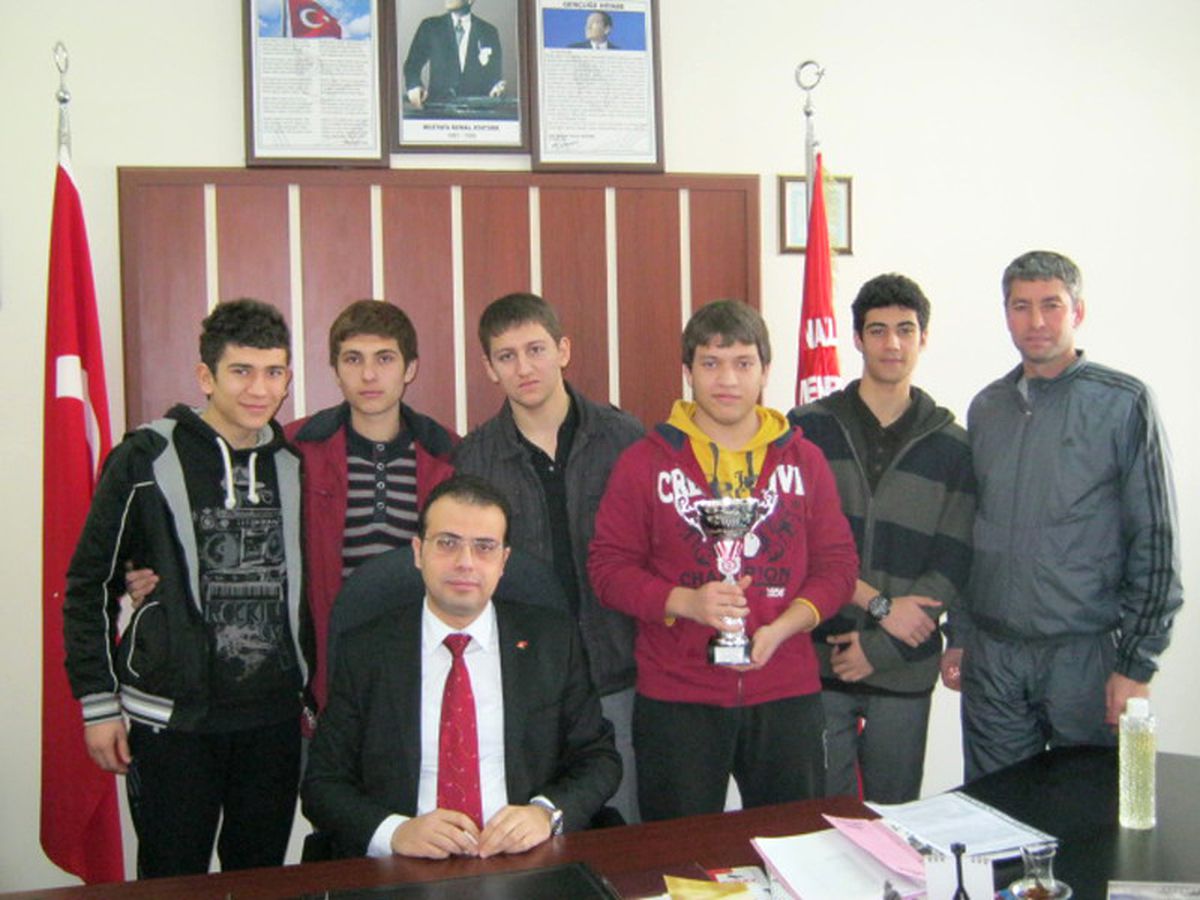 Menderes Anadolu Lisesi Badmintonda İl Şampiyonu Oldu
