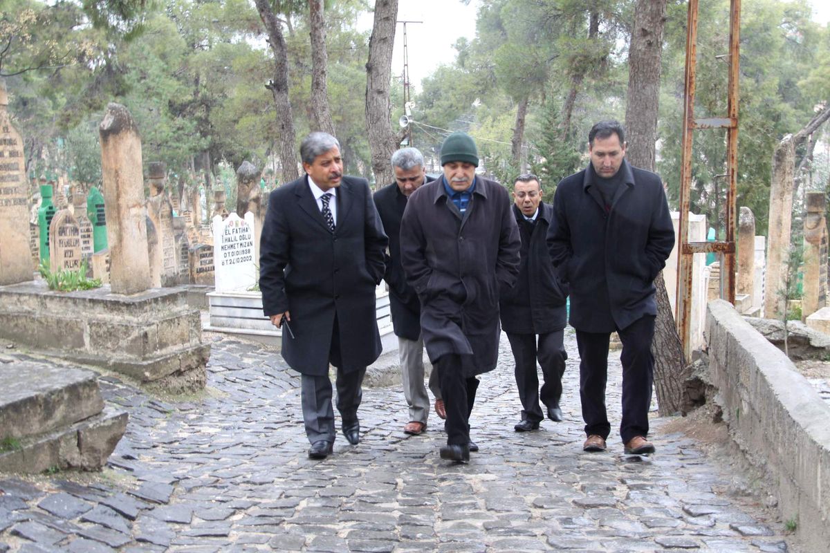 Mezarlıklar Çamurdan Kurtuldu