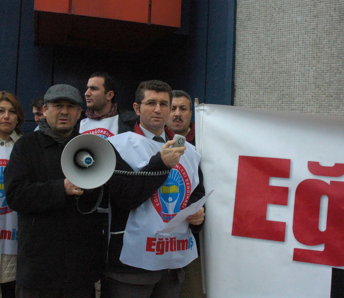 Öğretmenler Kesintiye İsyan Etti
