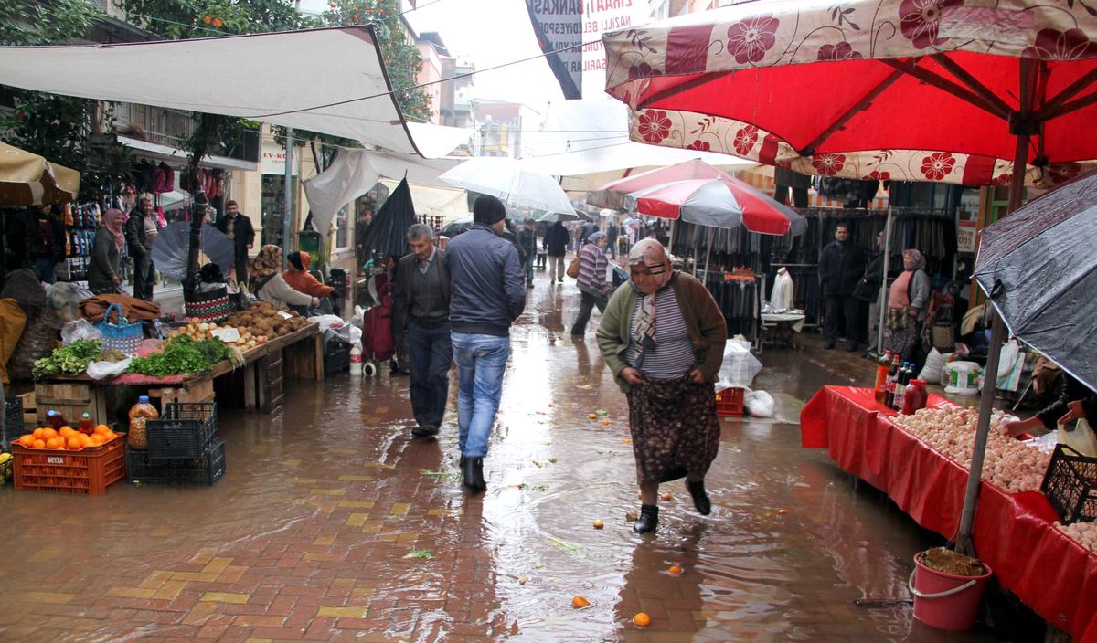 Perşembe\'yi Sel Aldı