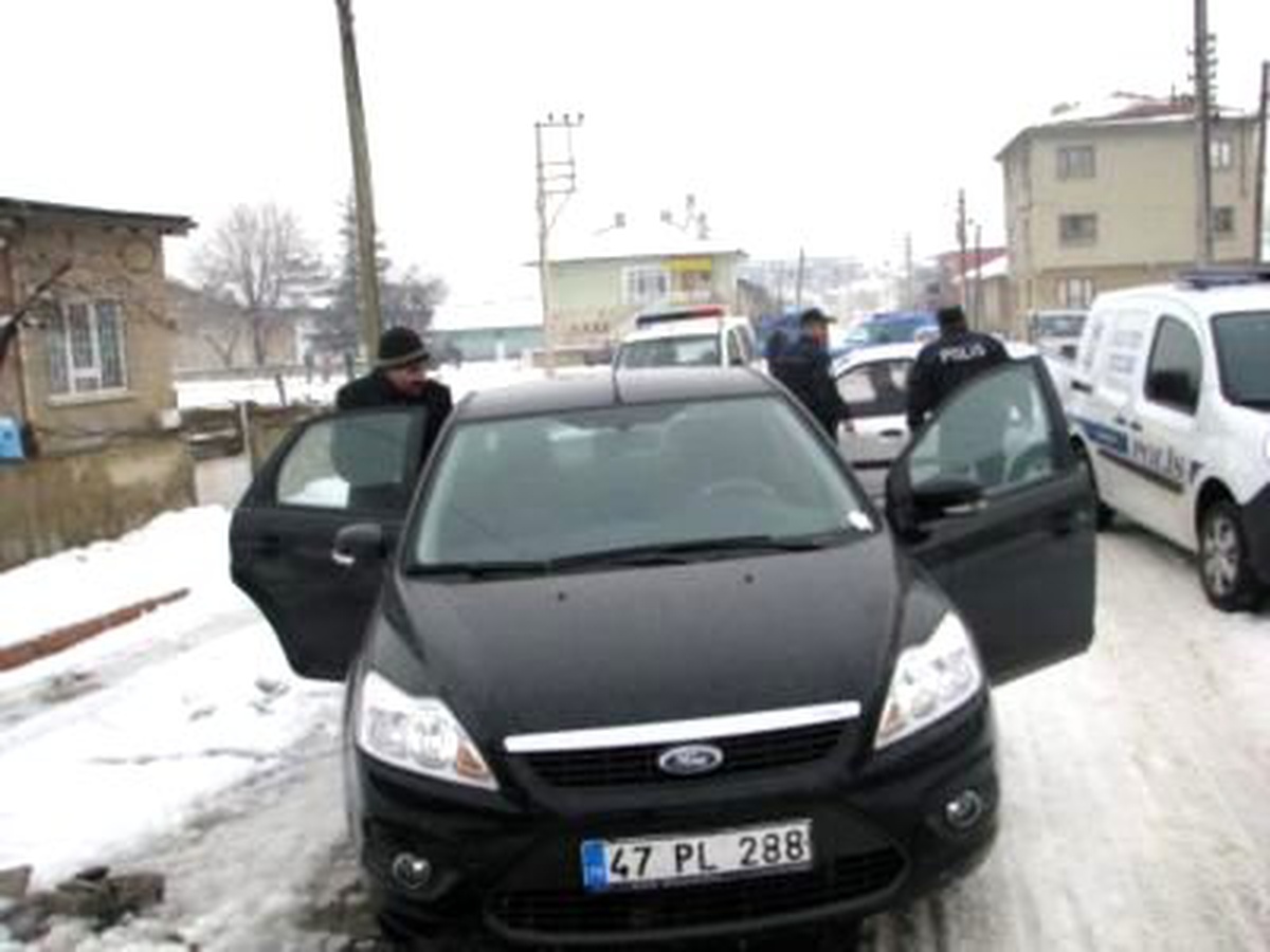 Polisten Kaçan Otomobilin Bagajında 20 Kilo Esrar Bulundu