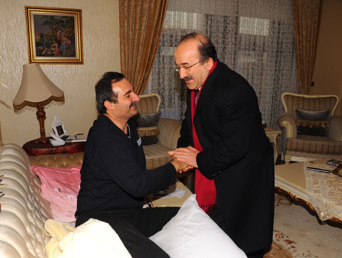 Trabzon Belediye Başkanı Gümrükçüoğlu\'ndan Asbaşkan Şakar\'a "Geçmiş Olsun" Ziyareti