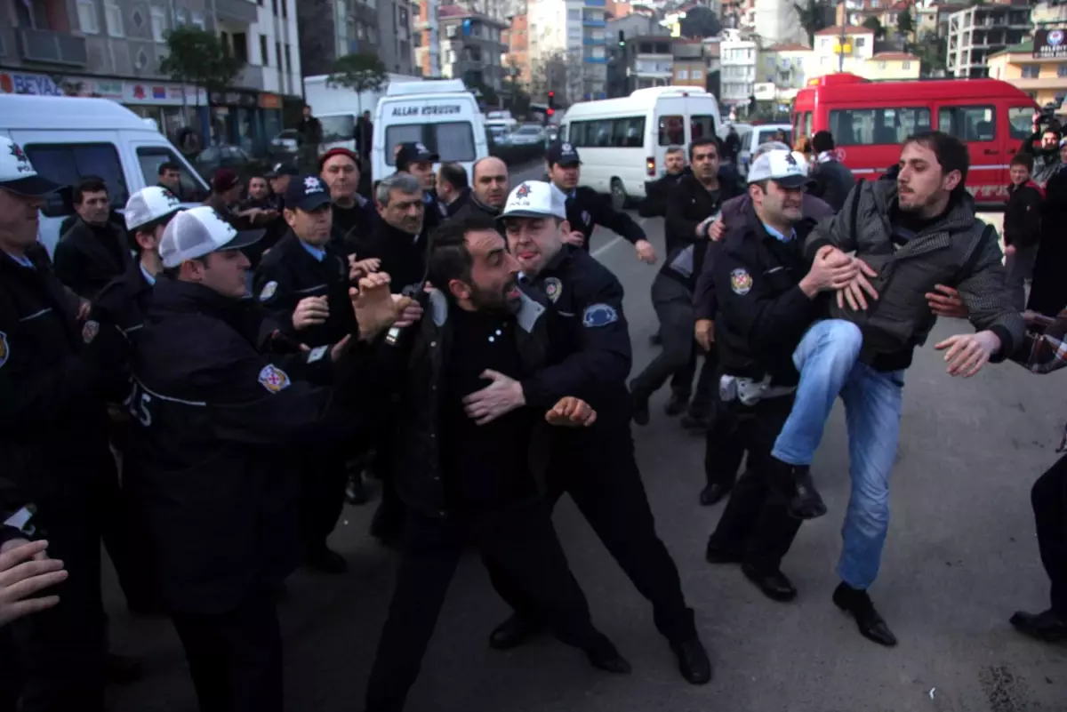 Trabzon\'da Dolmuşçuların Eyleminde Gerginlik