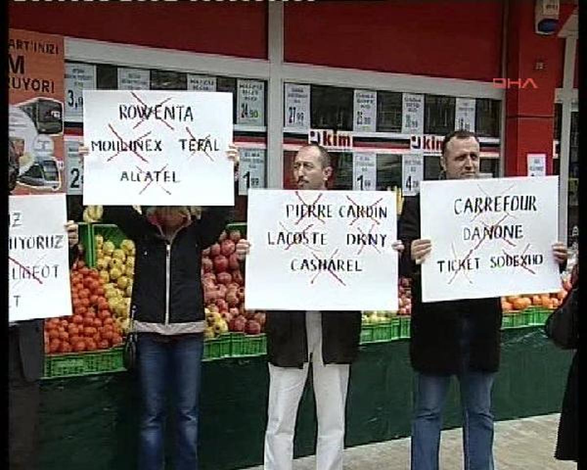 Tüketiciler Birliği\'nden Fransız Ürünlerine Markette Protesto
