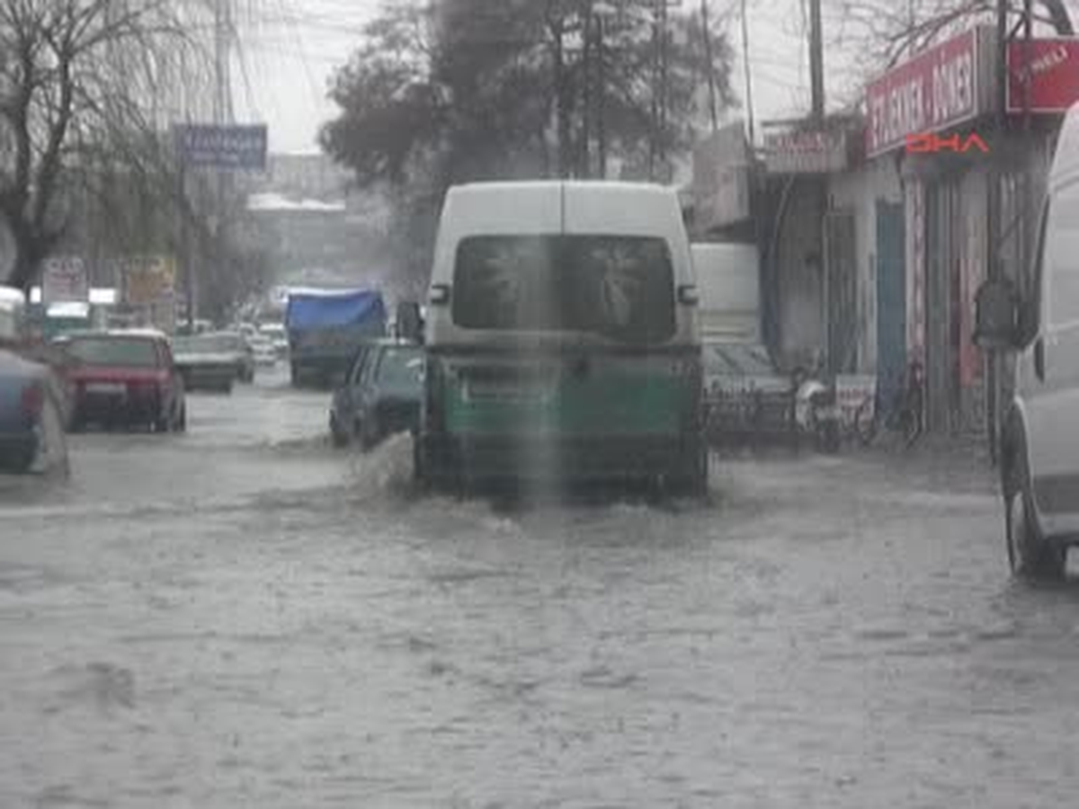 Yağmur ve Eriyen Kar Suları Konya\'yı Esir Aldı