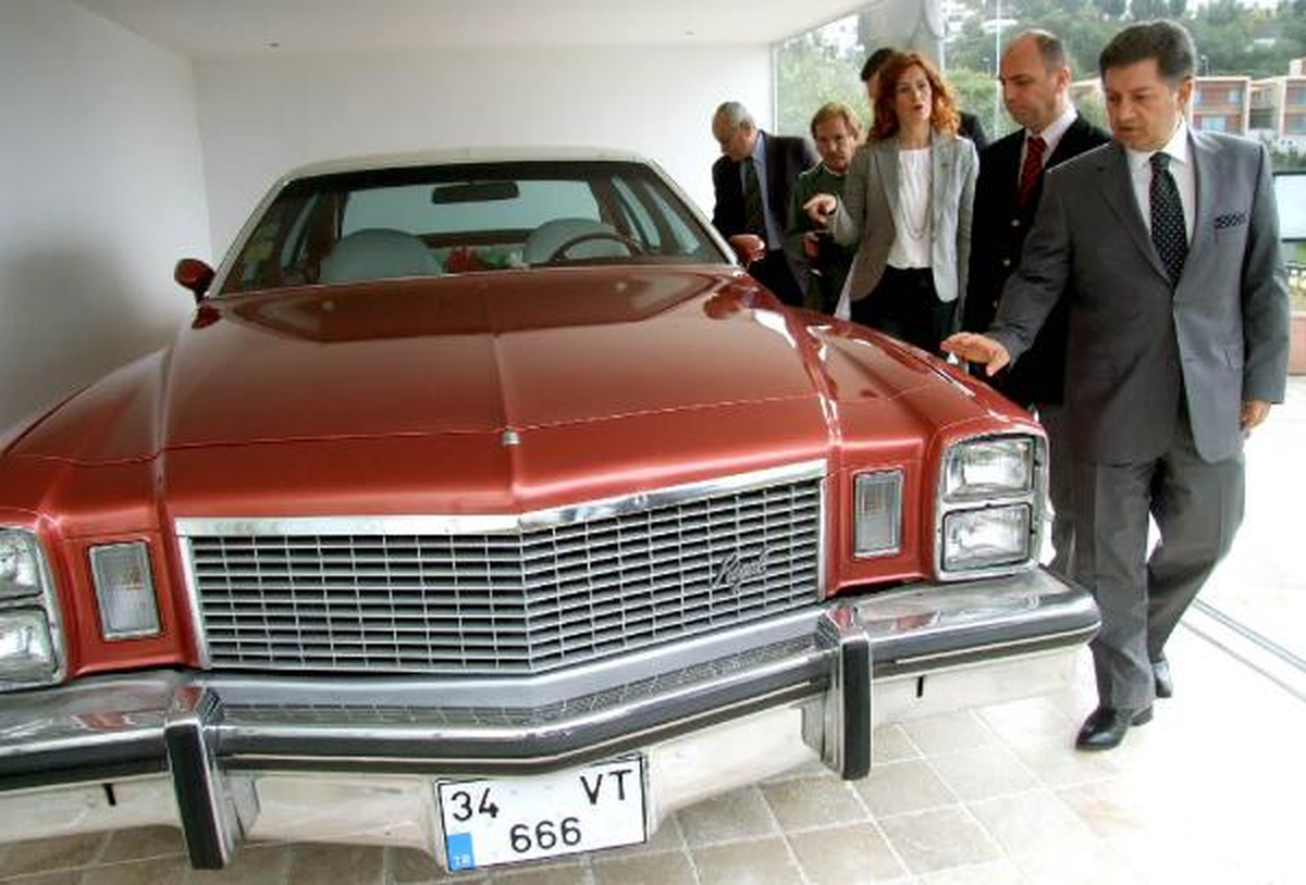 Zeki Müren'in Otomobiline Bakım Yapıldı