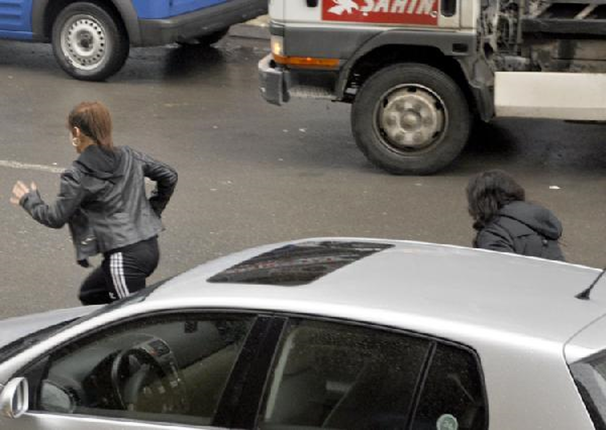 Adliyeye Götürülürken Kaçtı, 100 Metre Sonra Yakalandı