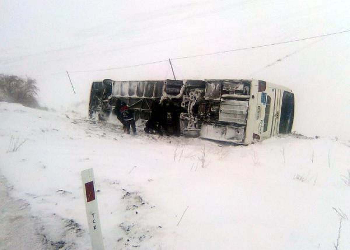 Otobüs Şarampole Devrildi: 1 Ölü