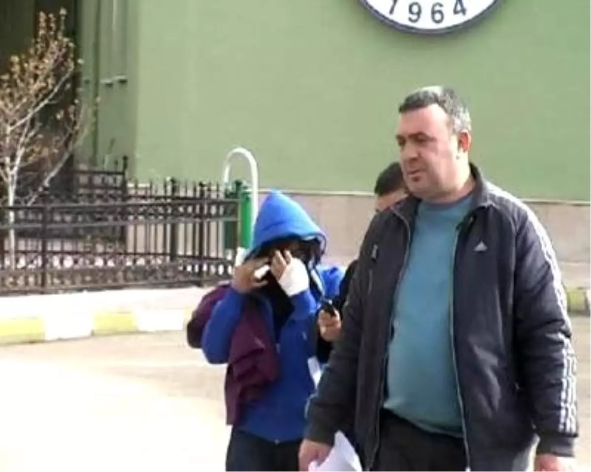 Babasına Öldüren 16 Yaşındaki Liseli Kız, Cesedi Çarşafa Sarıp Bodruma Saklamış