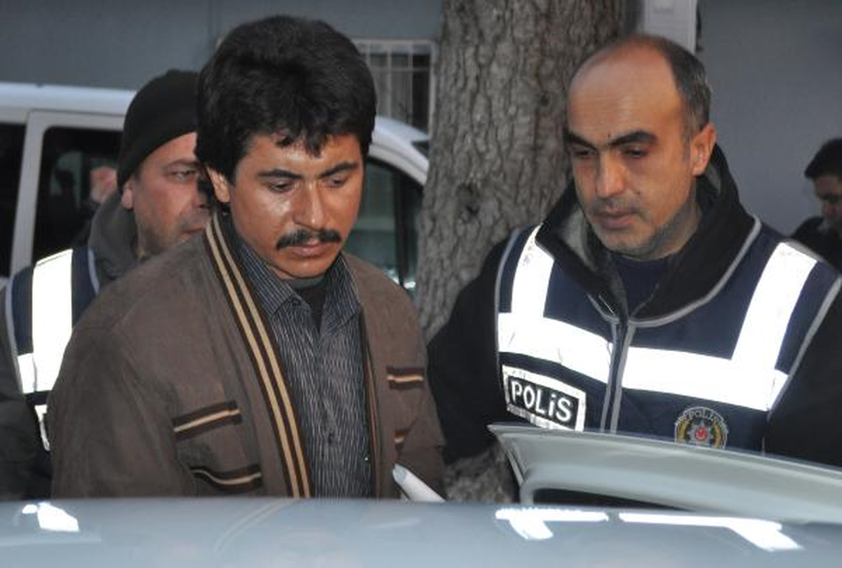 Başından Vurularak Öldürüldü, Cesedi Evinin Önüne Bırakıldı (2)