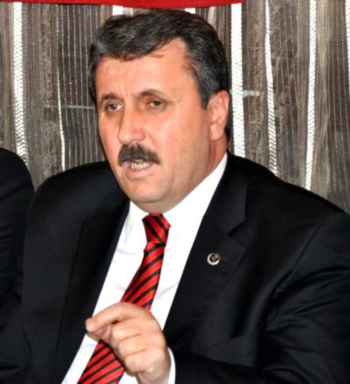 BBP\'li Destici, Mum Işığında Gündemi Değerlendirdi