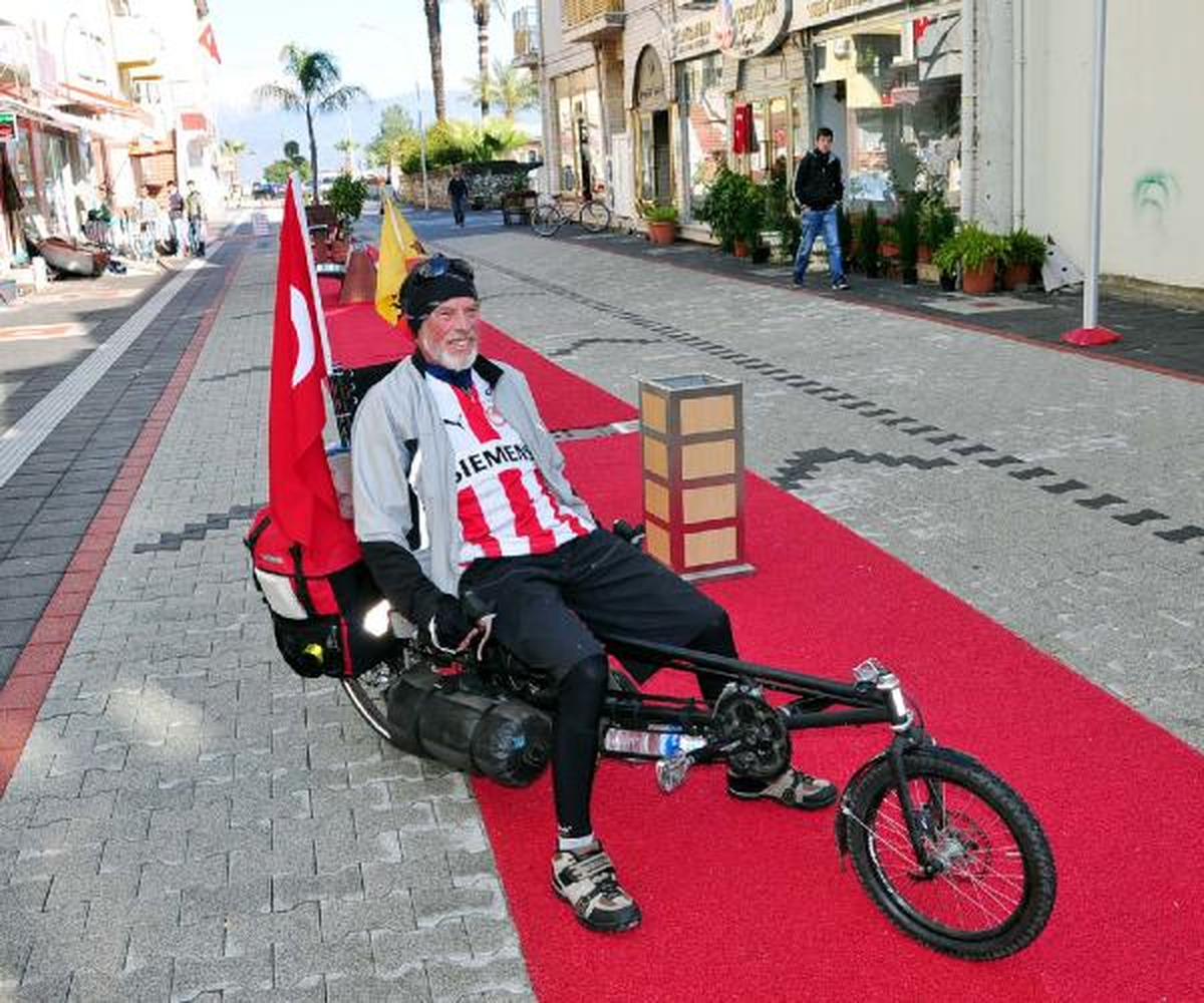 Bisikletiyle 12 Yılda 52 Ülke Dolaştı