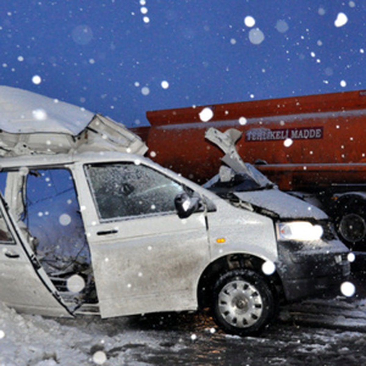 Bitlis'de Trafik Kazası: 2 Ölü