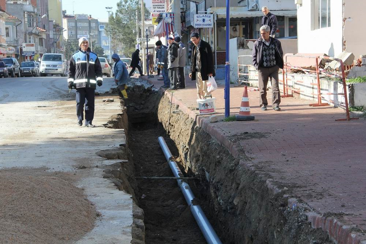 Burhaniye'de Caddeler Sular İçinde Kalmayacak