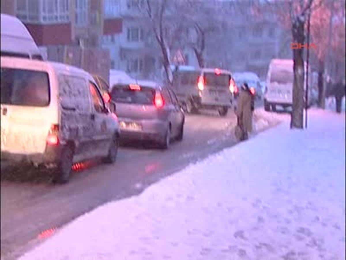 Buz Tutan Yollara Vatandaştan Tuzek1