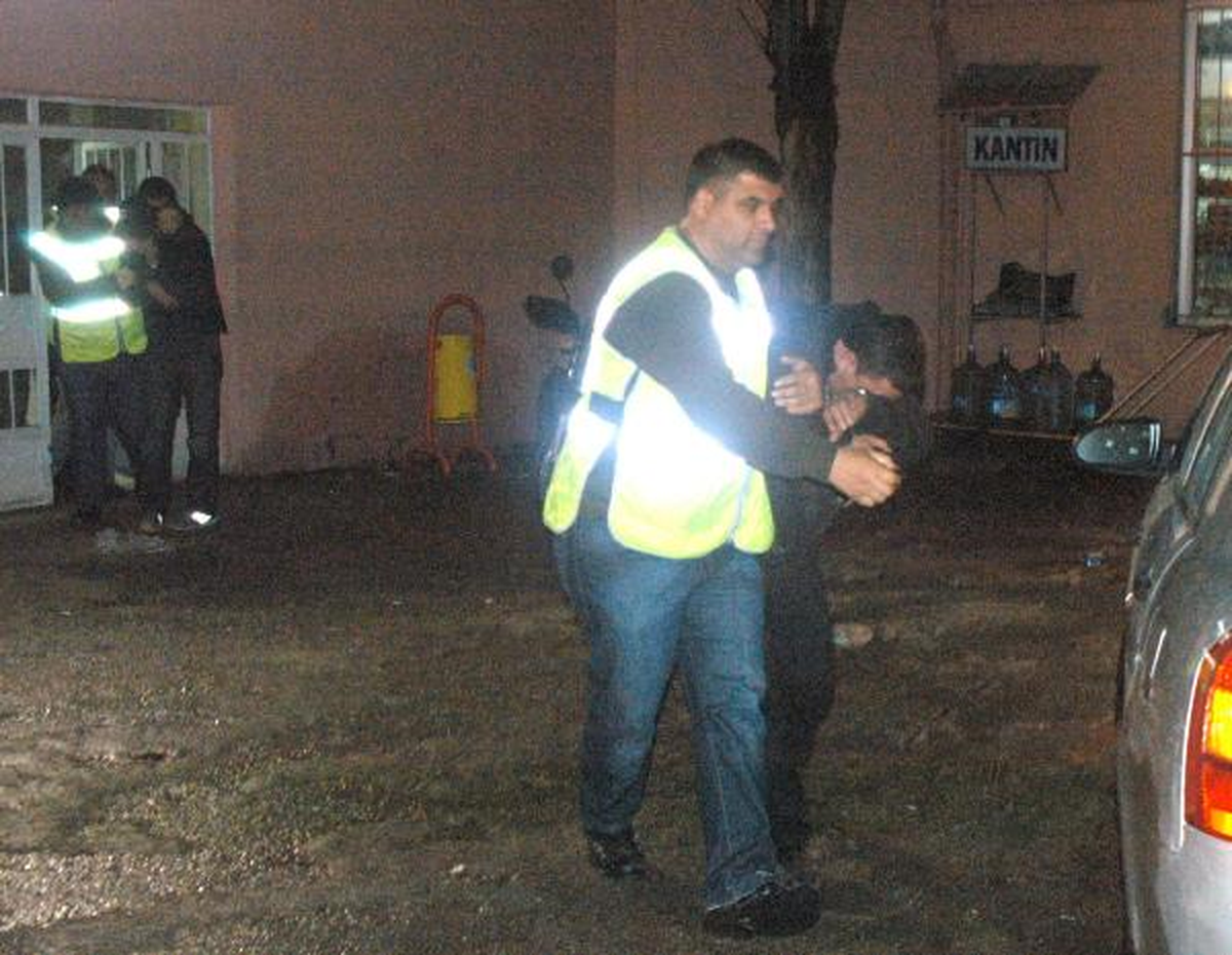 Çaldıkları Altınları Çoraba Koyup, Tarlaya Gömdüler