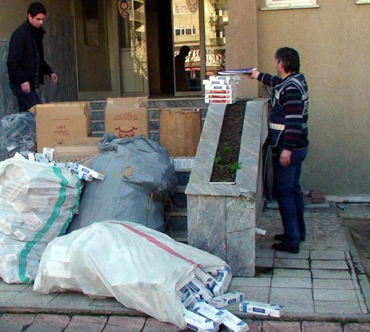 Çorlu\'da Kaçak Sigara Operasyonu