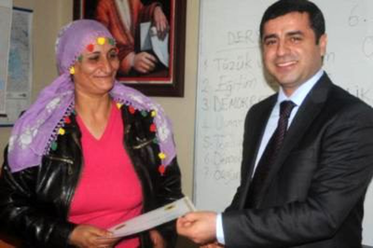 Demirtaş: 'Siyaset Akademileri, Uyduruk İnkılap Tarihi Kitabını Tartışan Akademiler Değil