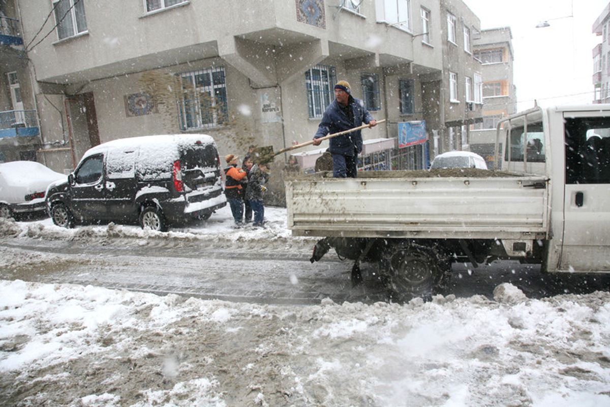 Esenler Belediyesi'nde 24 Saat 'Kar' Mesaisi