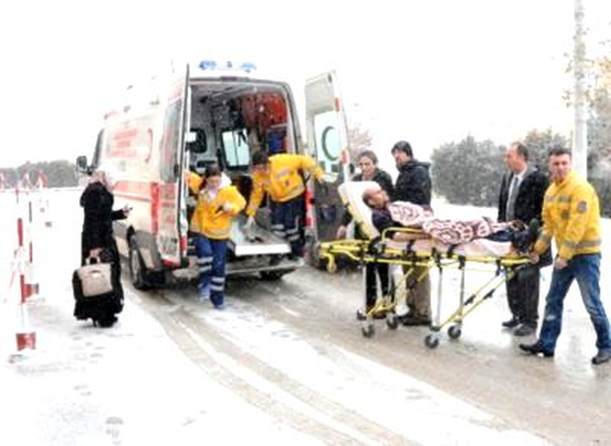 Eskişehir\'de Kar Hayatı Felç Etti