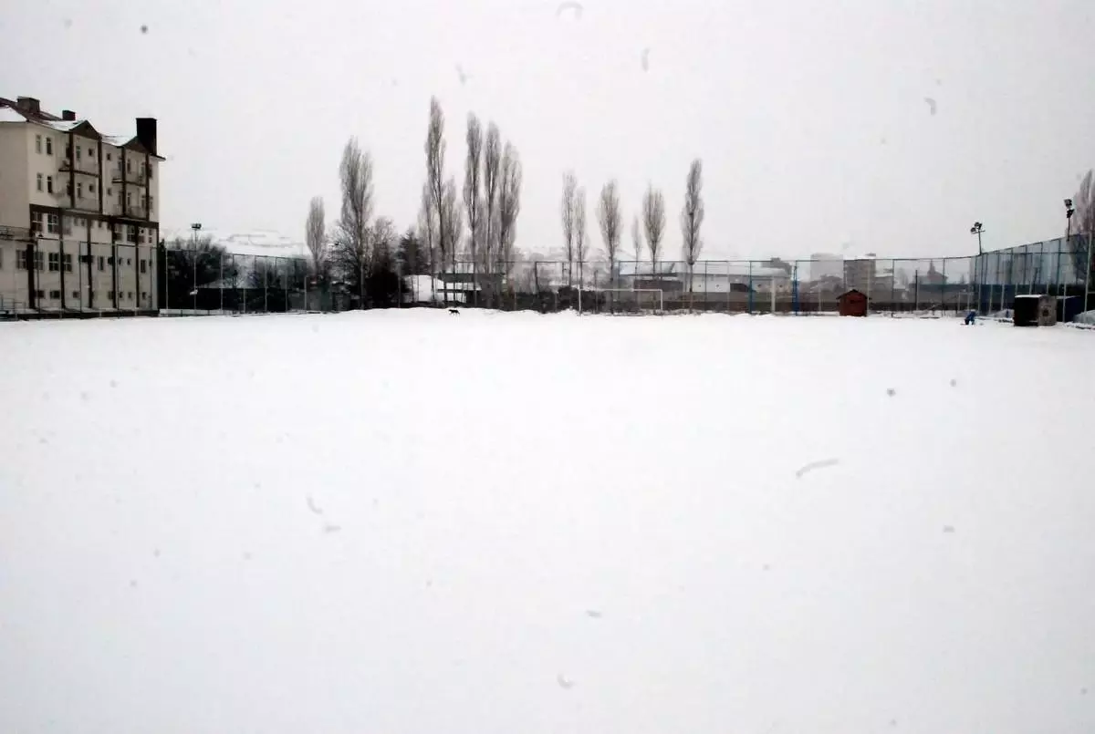 Futbol Maçlarına Kar Engeli