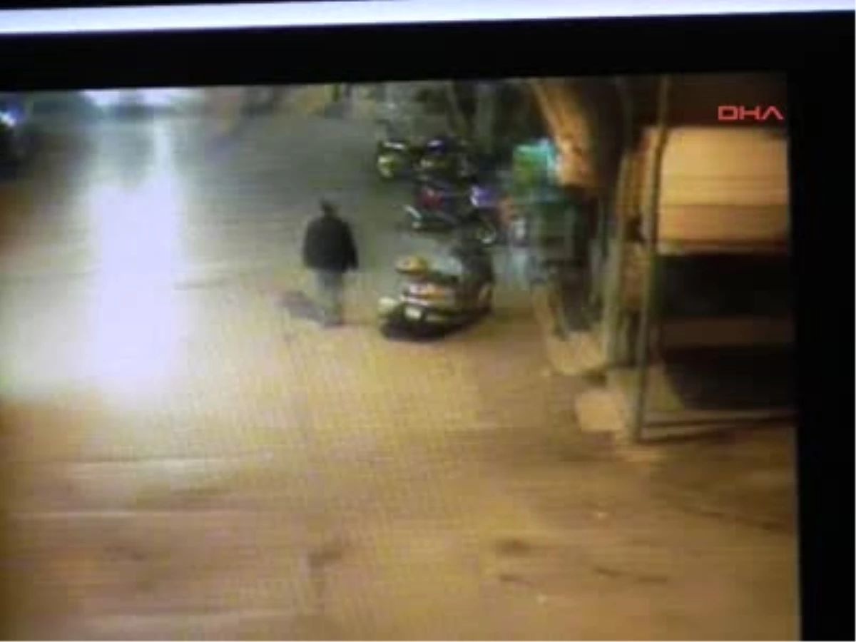 İzmir ) 3 Kişinin Öldürüldüğü Silahlı Saldırı Mobese Kamerasında Avukatın Dikkati Hapisten Kurtardı