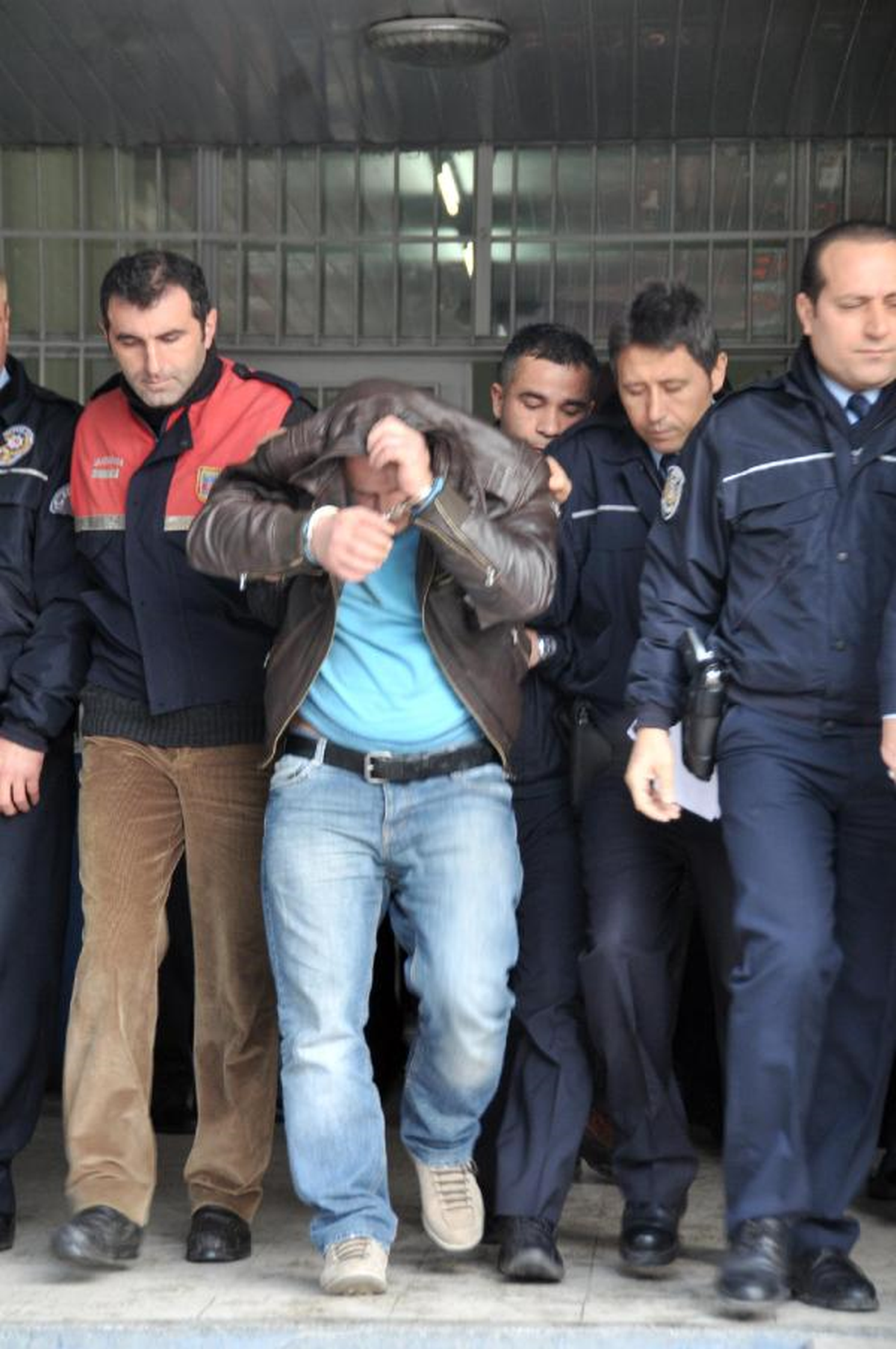Kaza Yapınca Yakalanan Minibüsten 500 Kilo Esrar Çıktı