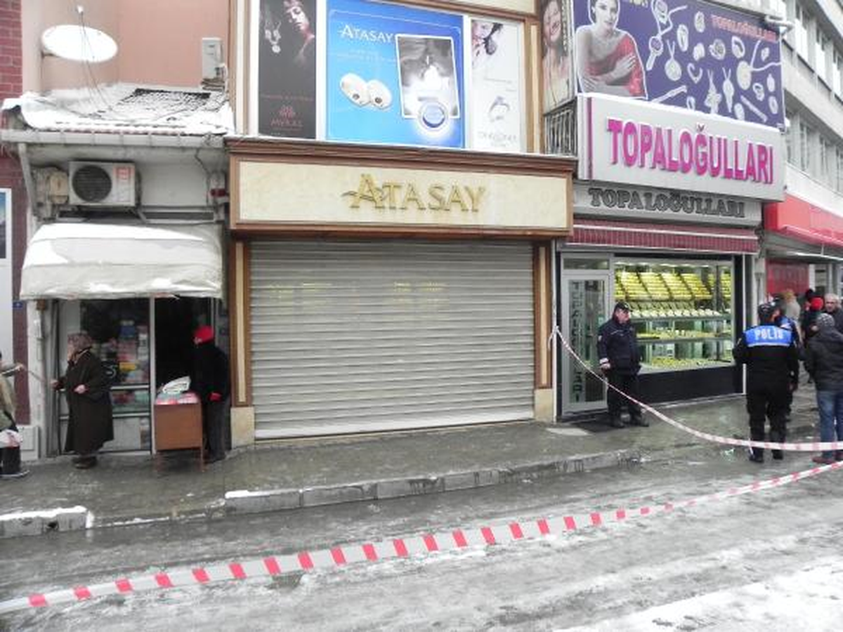 Kuyumcuda Odun Parçasıyla Soygun Girişimi