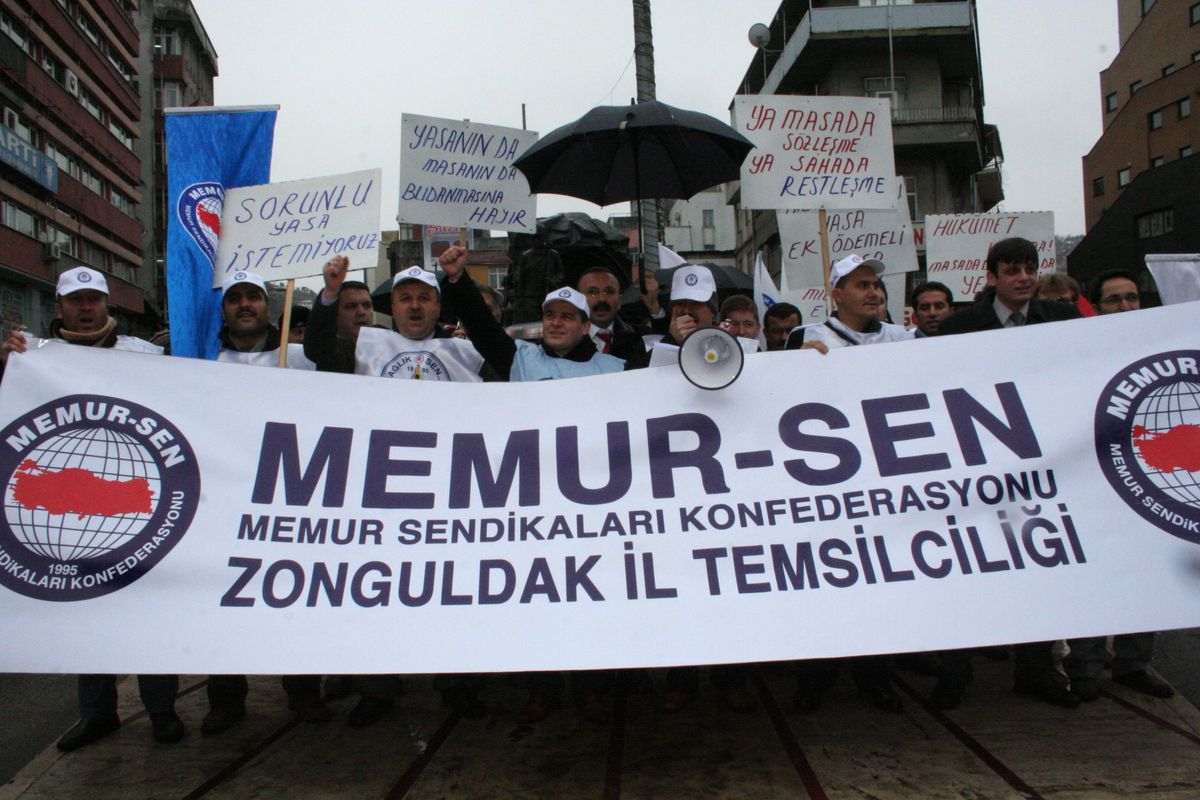 Memur-Sen\'den Toplu Sözleşme Yasa Tasarısına Tepki