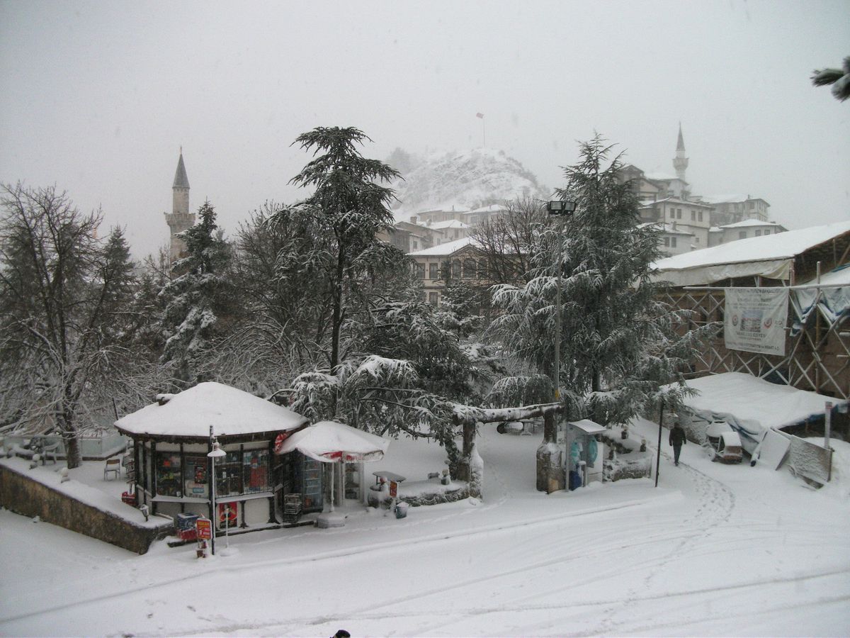 Mümkünlü Beyaza Büründü