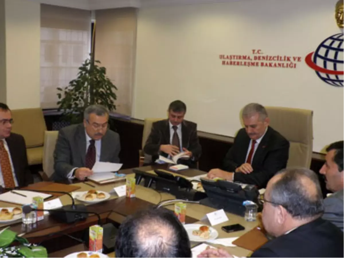 "Otoyol ve Demiryolu Bölgeye Can Katacak"