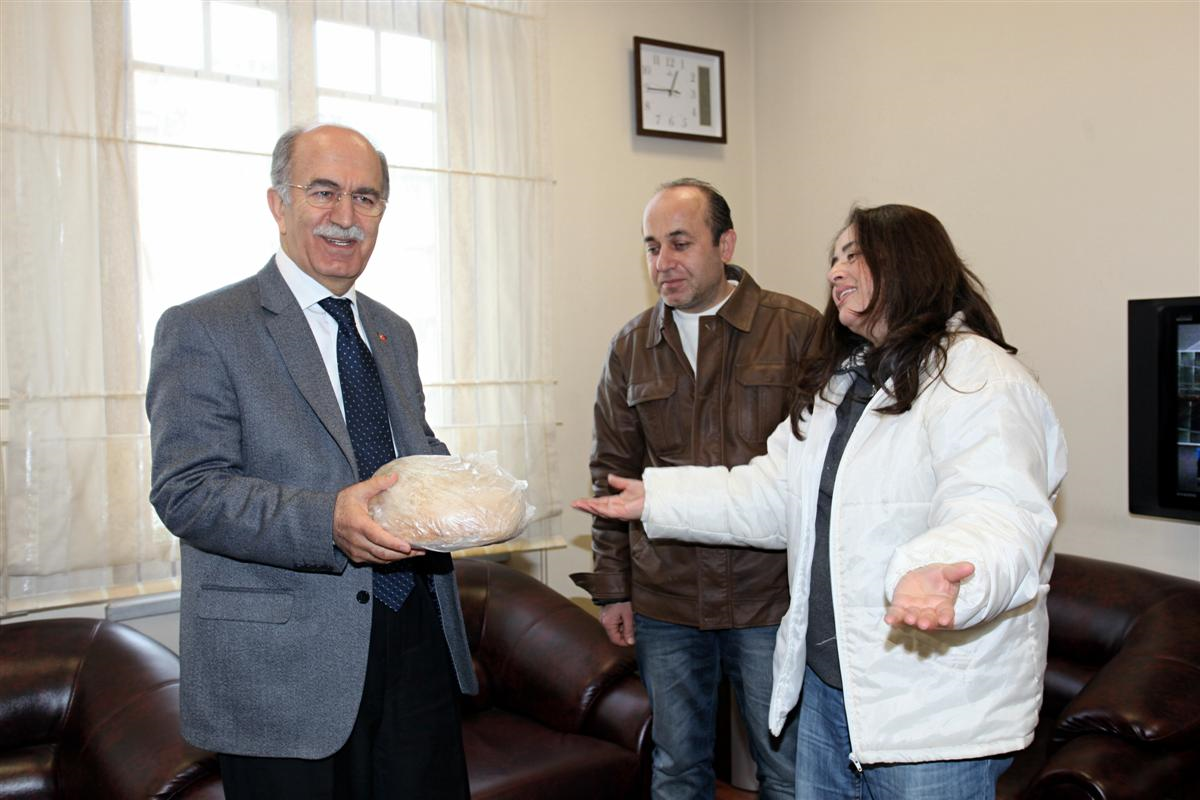 Vali Harput'a Ekmekli Teşekkür