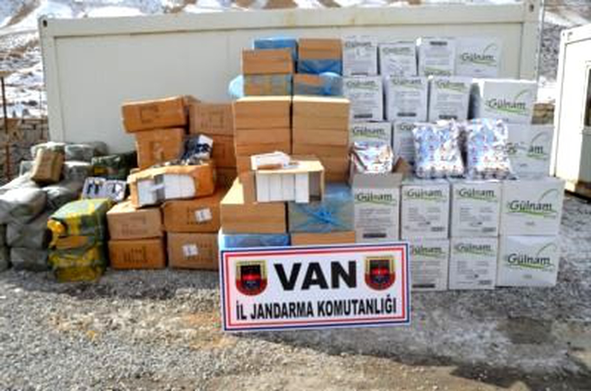 Van'da 17 Kilogram Toz Esrar ve 49 Bin Paket Kaçak Sigara Ele Geçirildi