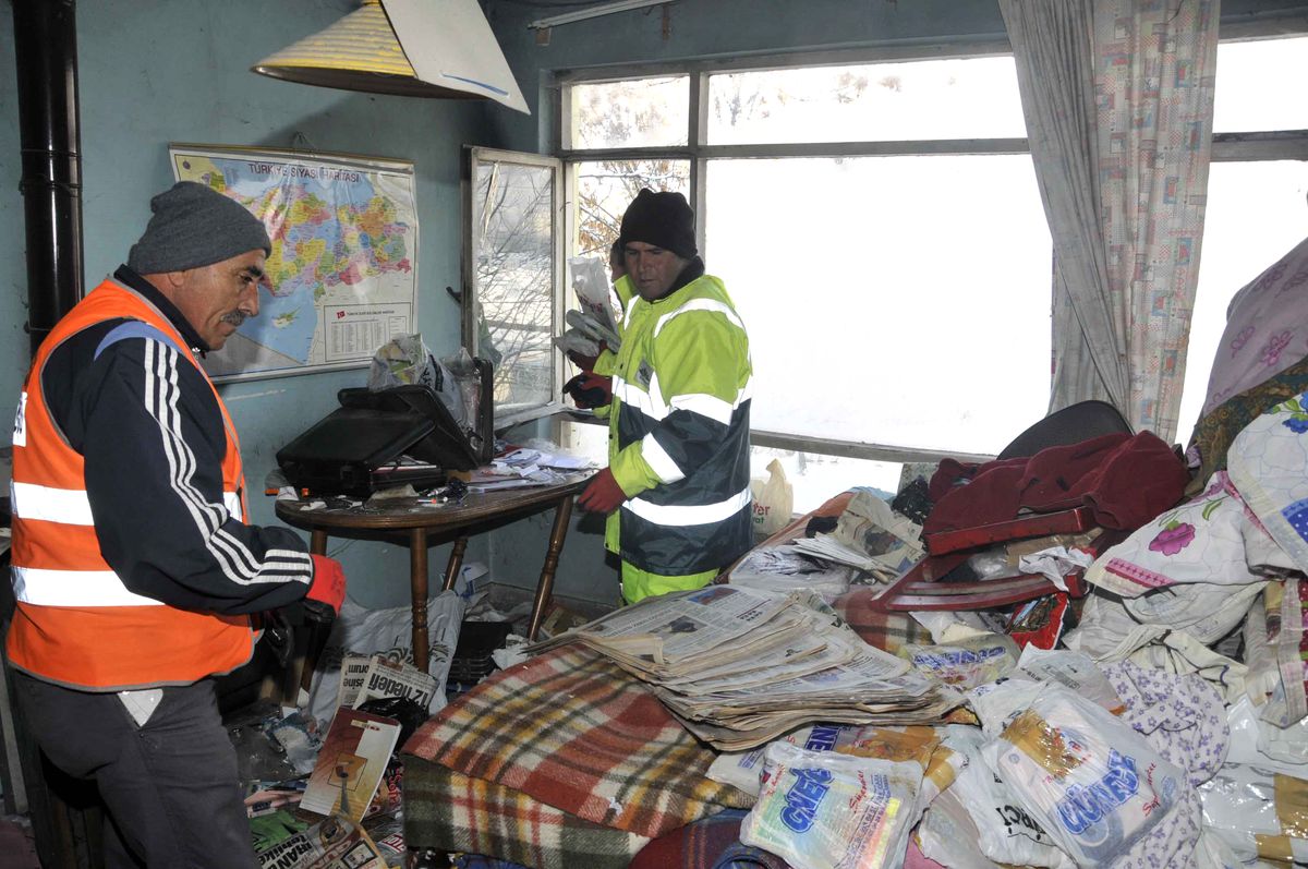 Yenimahalle'de Çöp Ev Baskını
