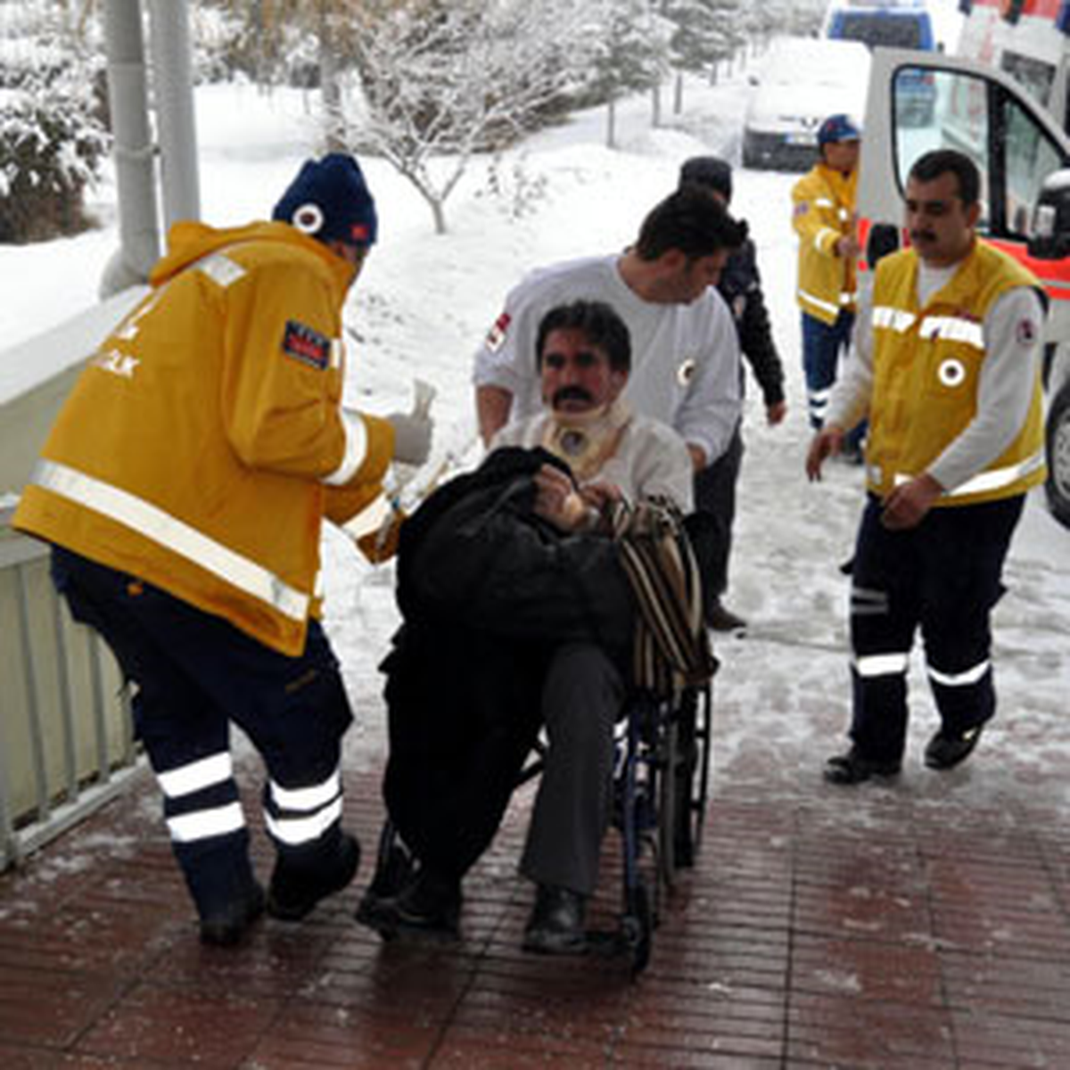 Yolcu Otobüsü Şarampole Devrildi: 1 Ölü, 34 Yaralı