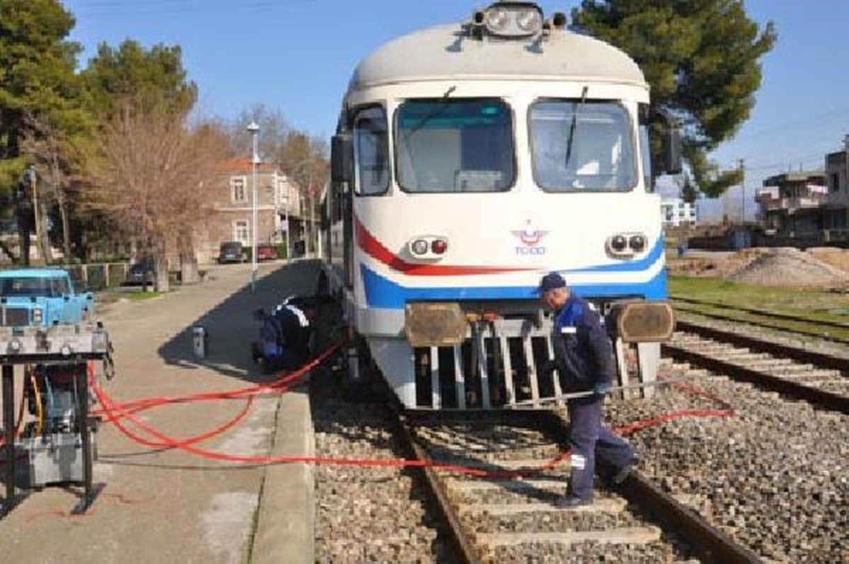 Yolcu Treninin Son Vagonu Raydan Çıktı