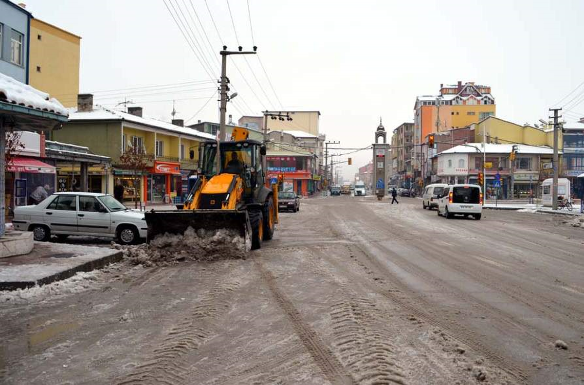 Alaca Belediyesi\'nden Karla Mücadele Çalışması