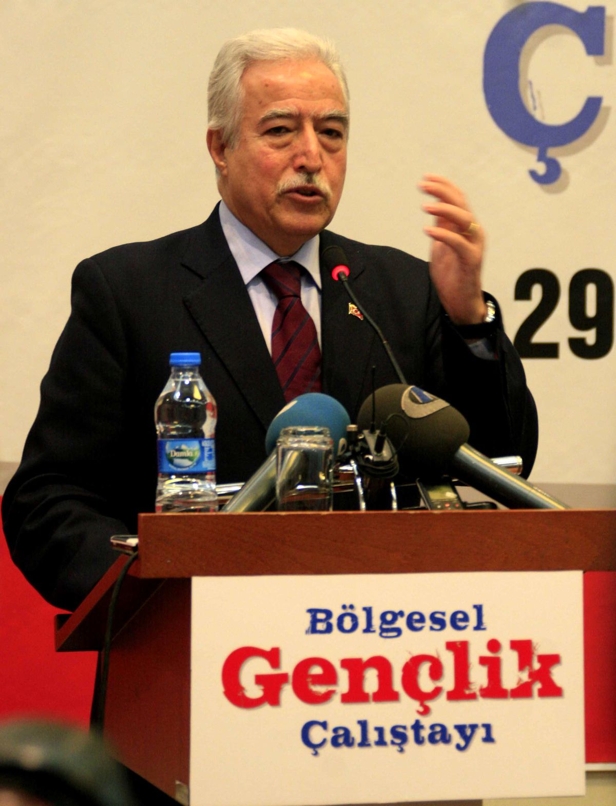Aldırmaz\'dan \'Gençlik\' Vurgusu