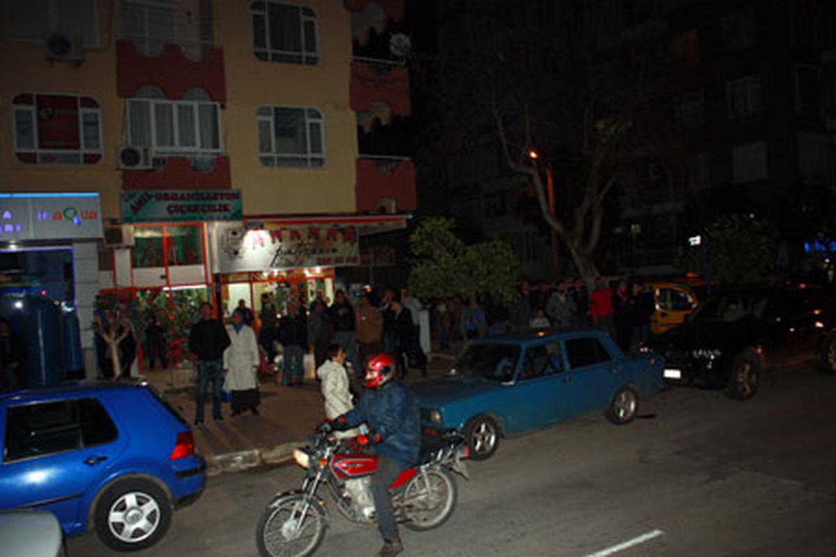 Antalya\'da Yangın Paniği