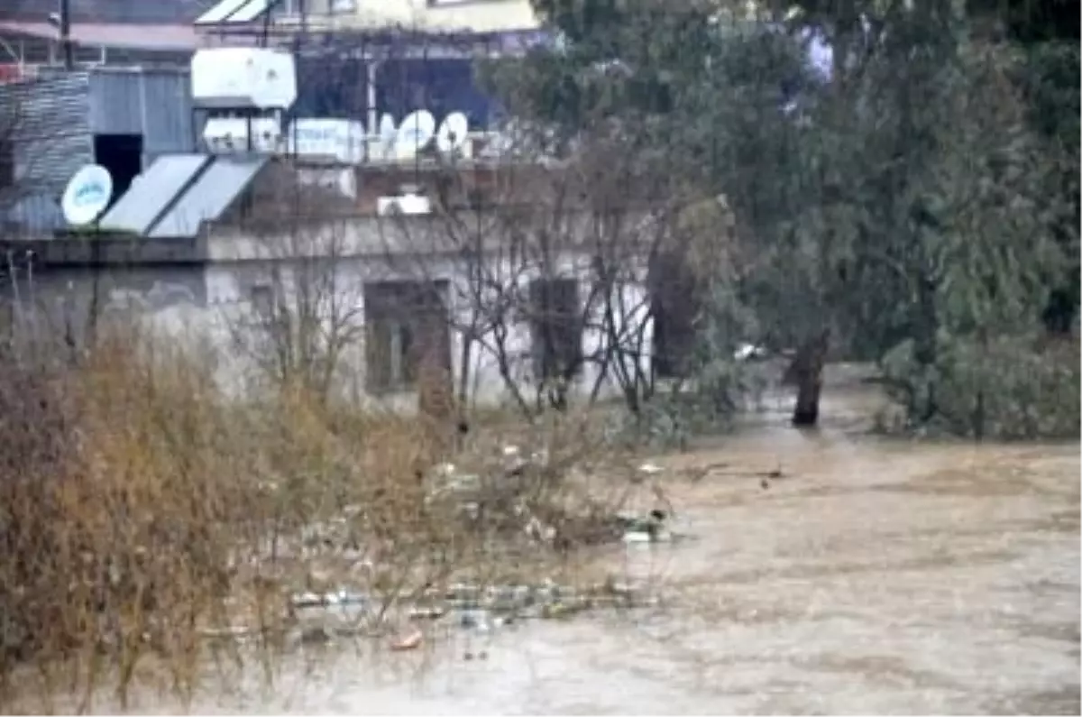 Asi Nehri Taştı;tarım Alanları ve Evler Su Altında Kaldı