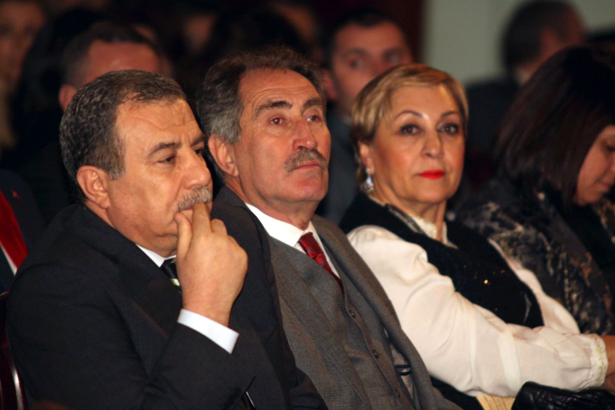 Bakan Günay, Altı Dilden Şarkıları Dinledi