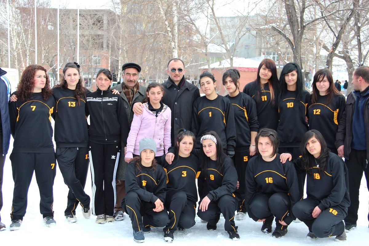 Başkan Köksoy Bayan Futbol Takımını Ağrı\'ya Uğurladı